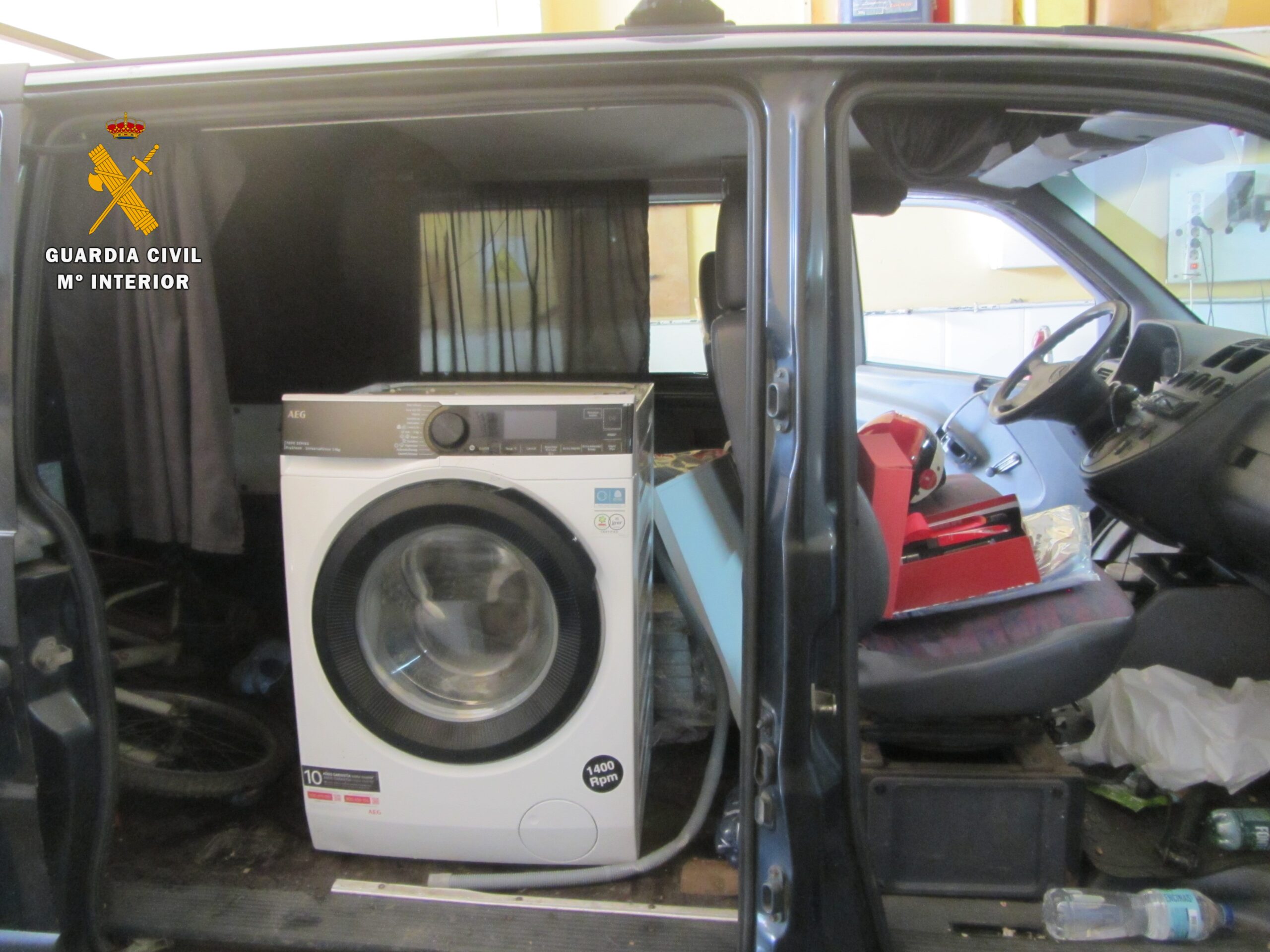 La Guardia Civil intercepta casi 207 kilos de hachís en el control de embarque de vehículos