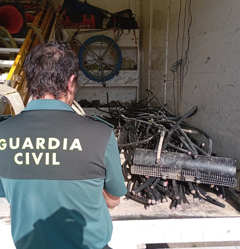 La Guardia Civil esclarece el robo de un desguace en Cubillas