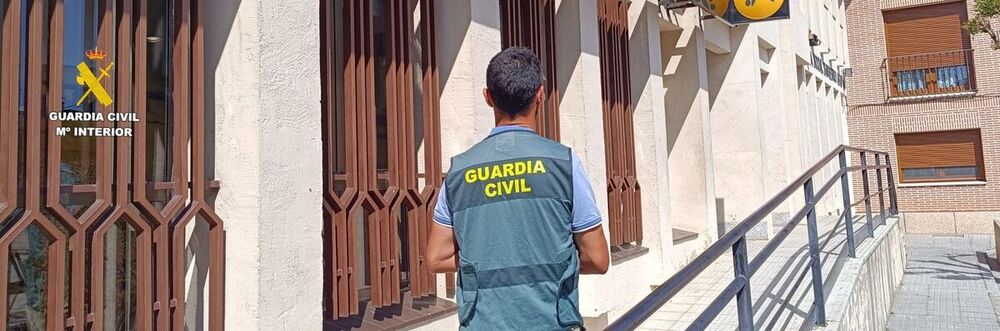 La Guardia Civil investiga a una mujer por hurto en vehículo utilizando el método peruano