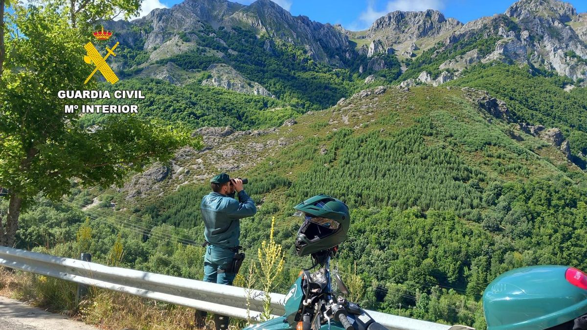 Patrulla del Seprona de la Guardia Civil en Riaño.