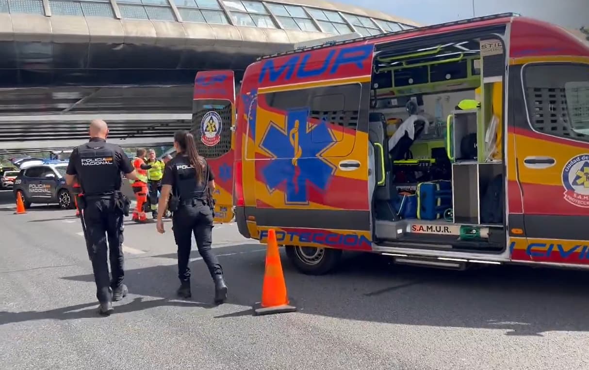 Motorista de 53 años sufre accidente grave en la M-30 bajo el Puente de Ventas