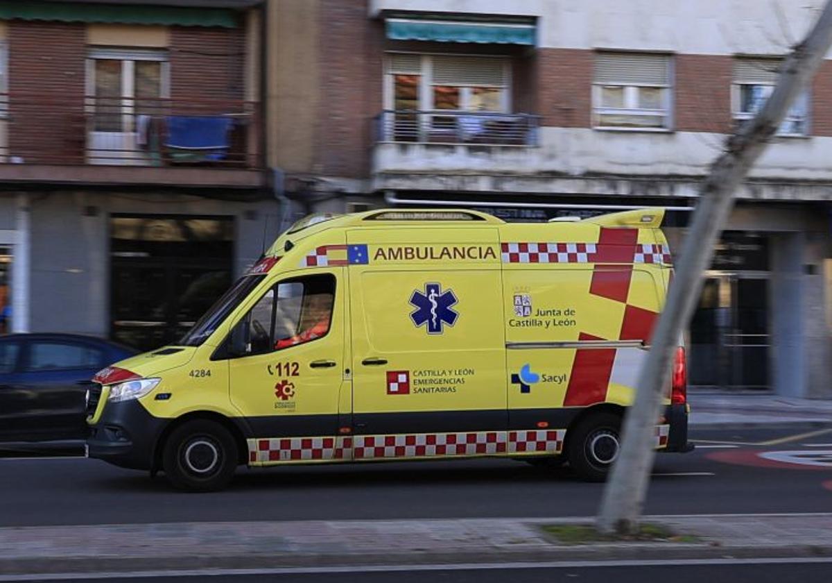Herida una mujer junto al campus de Salamanca tras la colisión de una moto y un turismo