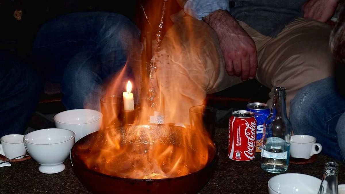 Elaboración tradicional de una queimada en Galicia, archivo.