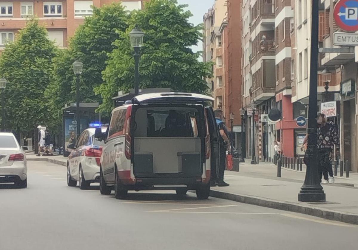 Patinete, caída y multa: conductor ebrio sancionado en Gijón
