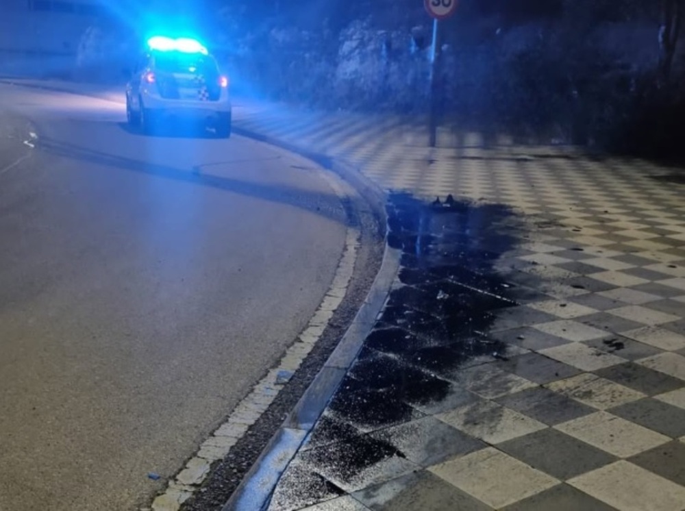 Policía Local de la capital investiga accidente con fuga en la rotonda de la calle Joaquín Rodrigo