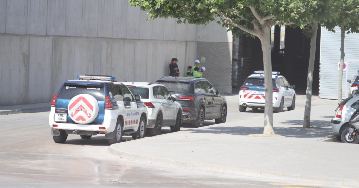 Trabajador de 20 años fallece en les Borges Blanques tras caerse de un tejado mientras instalaba placas solares