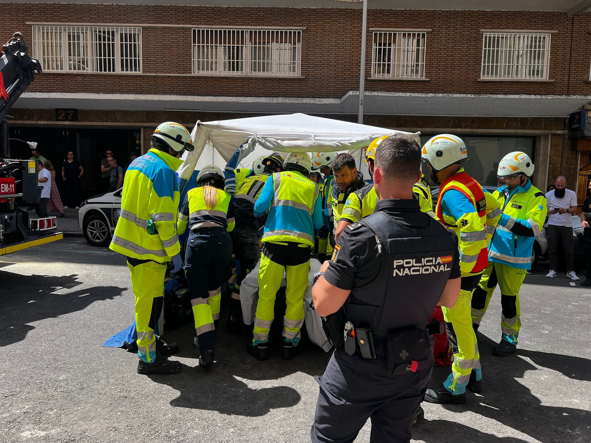 Trabajador resulta herido al quedar atrapado bajo bloque de hormigón de mil kilos en Chamberí