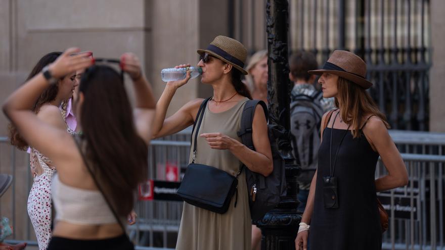 Muere una mujer del servicio de limpieza de Barcelona en plena ola de calor