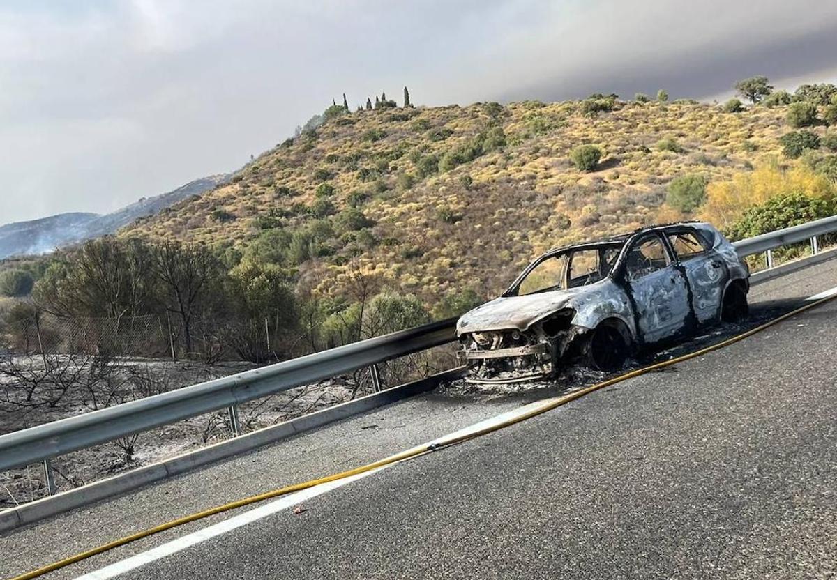 Cortado un carril de la AP-7 en Mijas por un coche ardiendo