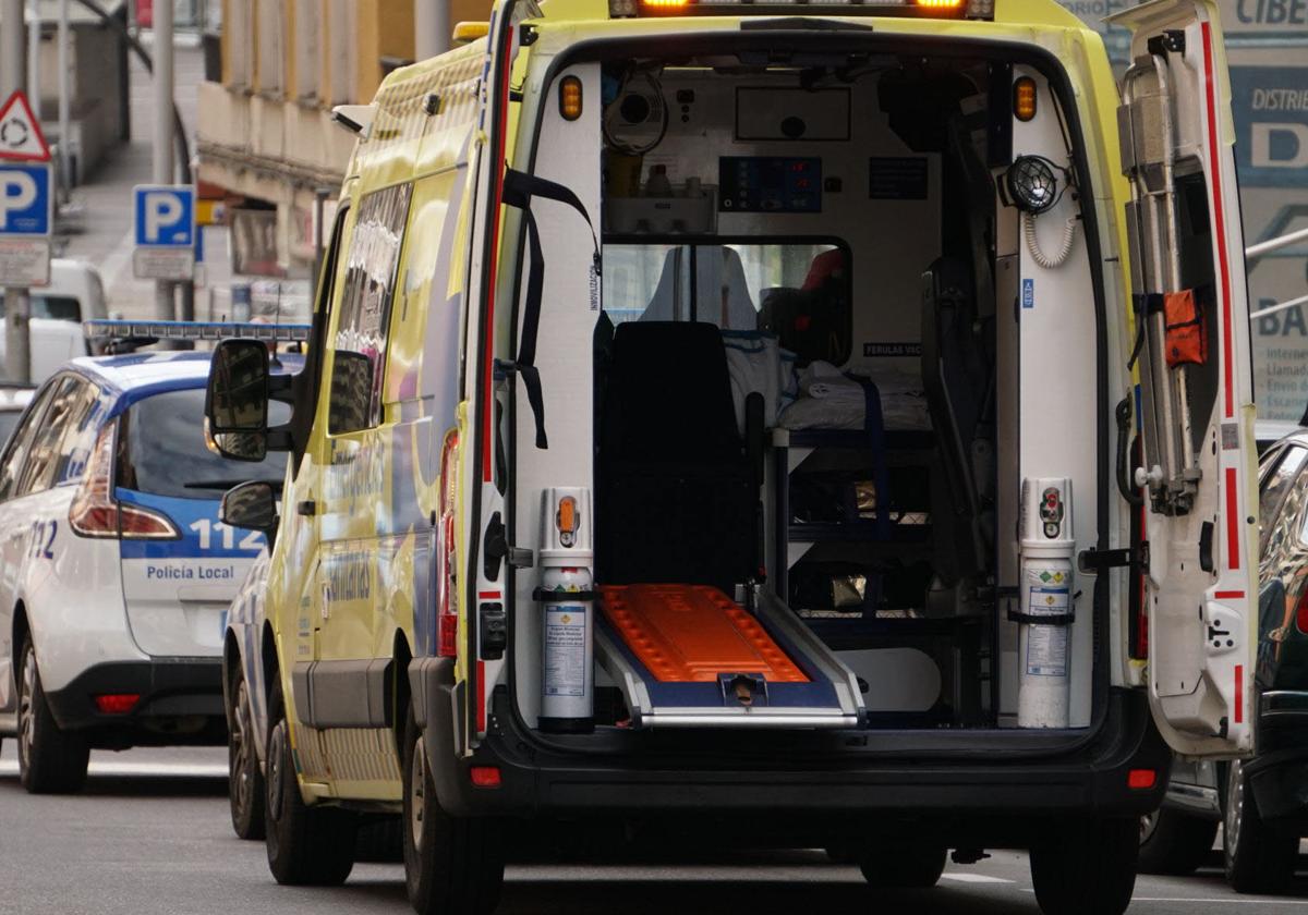 Queda atrapado dentro de su vehículo tras un accidente en Alba de Tormes
