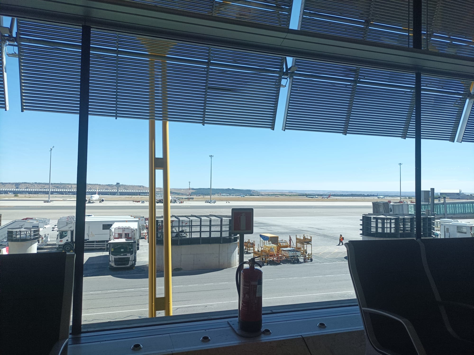 Aparición de persona no autorizada en pista de Barajas obliga a abortar cinco aterrizajes