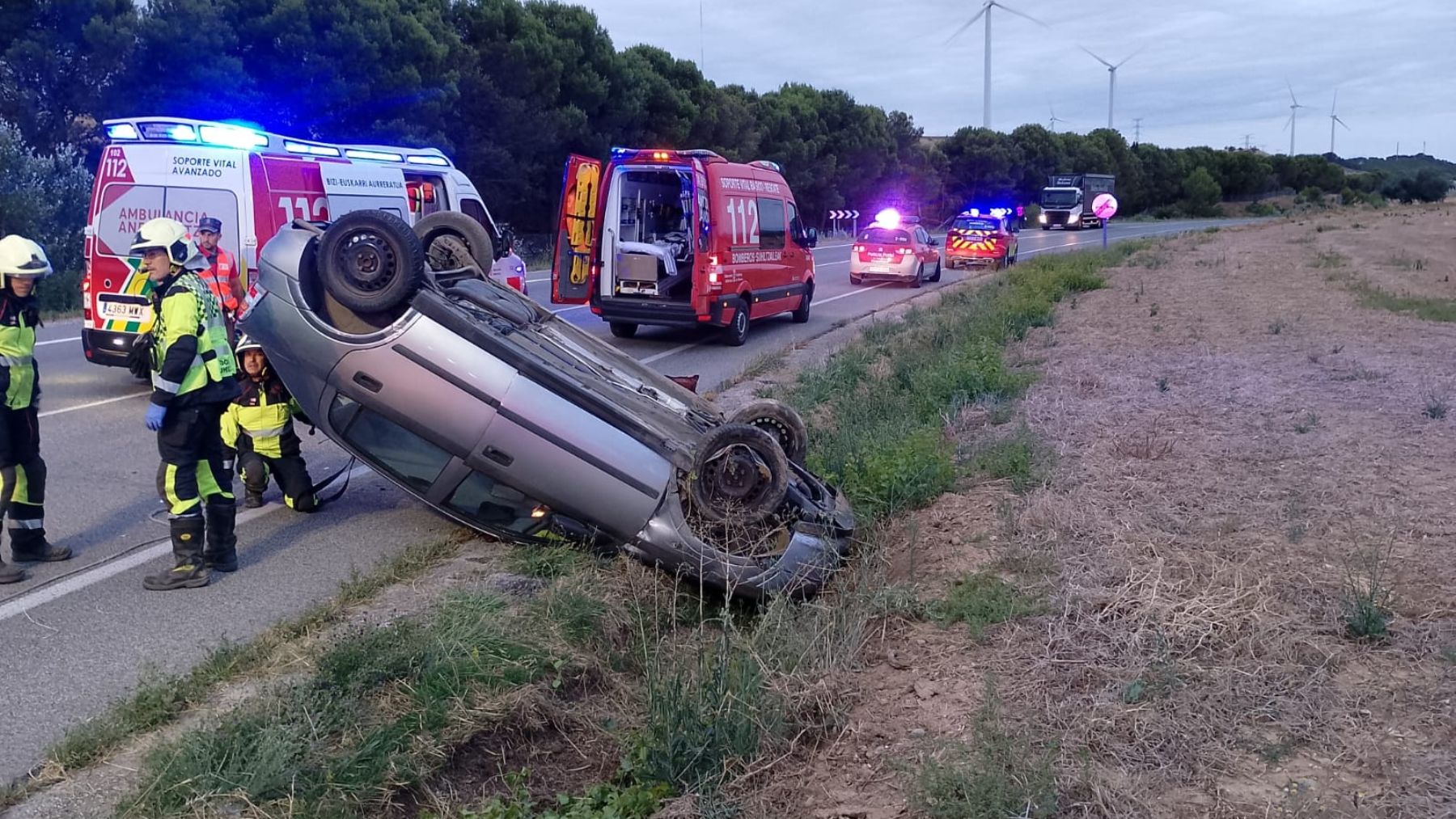 Conductor de 52 años resulta herido tras sufrir un vuelco en la carretera de Olite