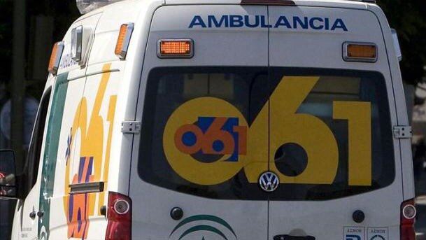 Grave accidente en Cartaya: un choque frontal entre dos coches deja cuatro jóvenes heridos