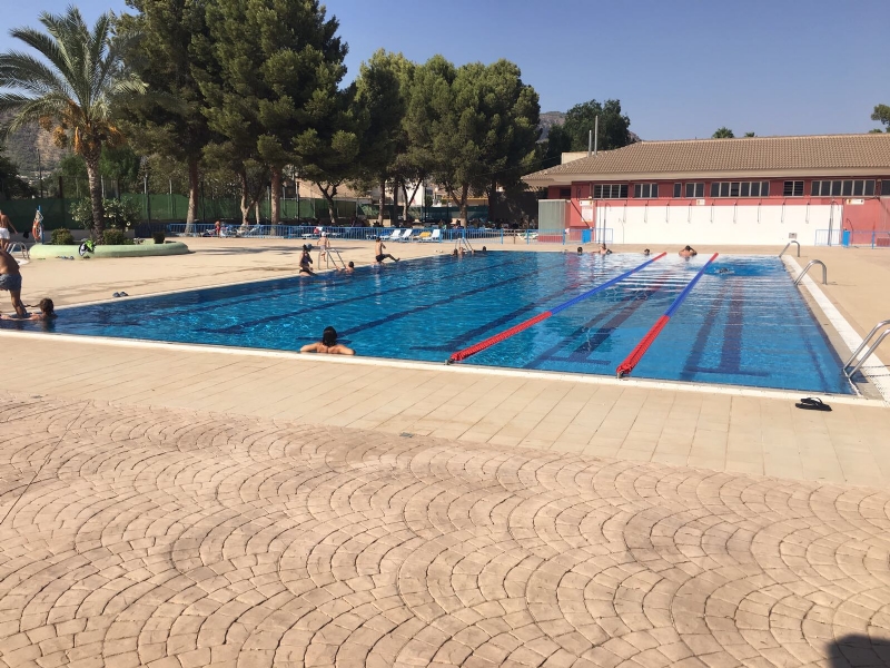 Detenido un joven por realizar tocamientos a una niña en la piscina municipal de Alhama