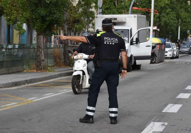 Detenido en Barcelona por circular sin casco con un ciclomotor robado