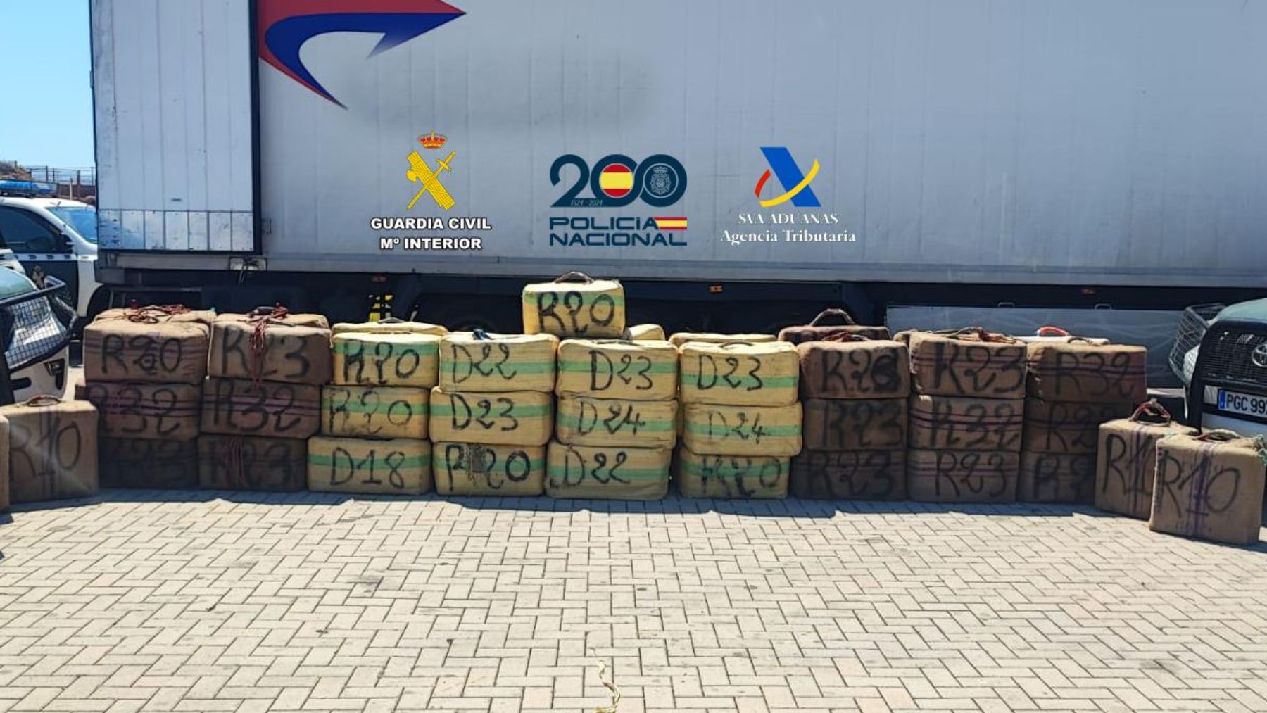 Detenido en Ibiza por embarcar en un ferry con más de dos toneladas de hachís ocultas en su camión