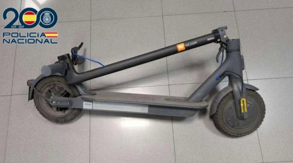 Dos detenidos por hurto de patinetes eléctricos en la entrada de una piscina de Valladolid