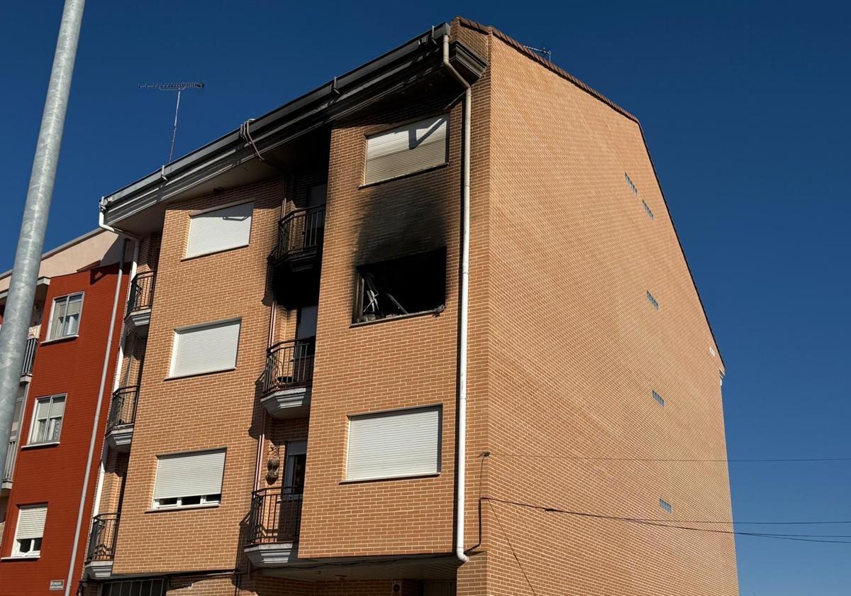 Evacuado un matrimonio y sus dos hijos tras incendio en Aranda de Duero