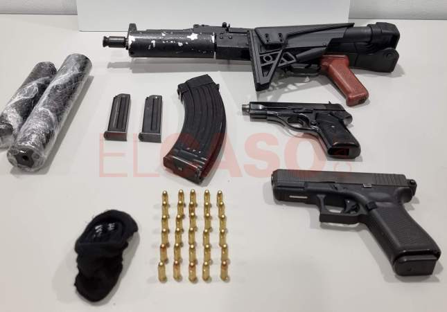 Hallan armas de fuego en vehículo en Barcelona: máxima alerta en la ciudad