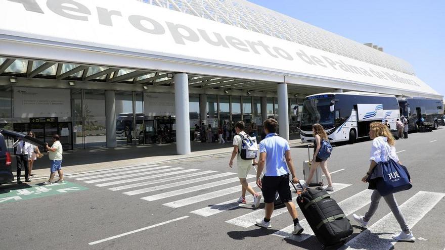 Un incendio en un avión en el aeropuerto de Palma deja 18 heridos leves