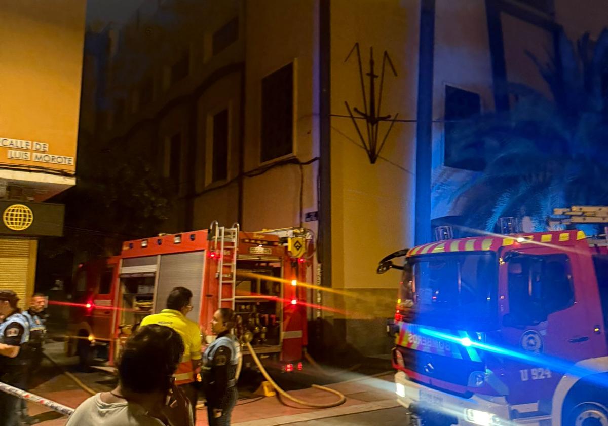 12 heridos, uno grave, tras un incendio en un edificio de Las Palmas de Gran Canaria
