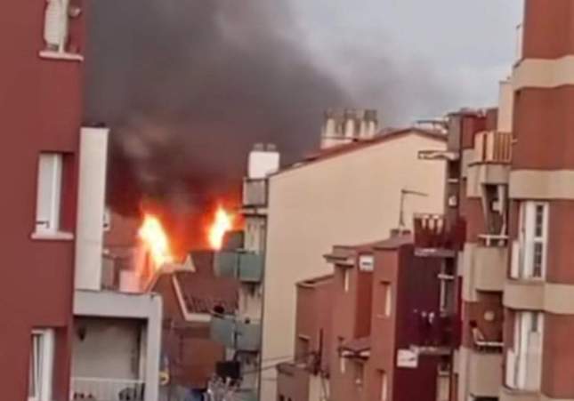 Incendio en edificio ocupado en Terrassa acaba con pelea entre los residentes