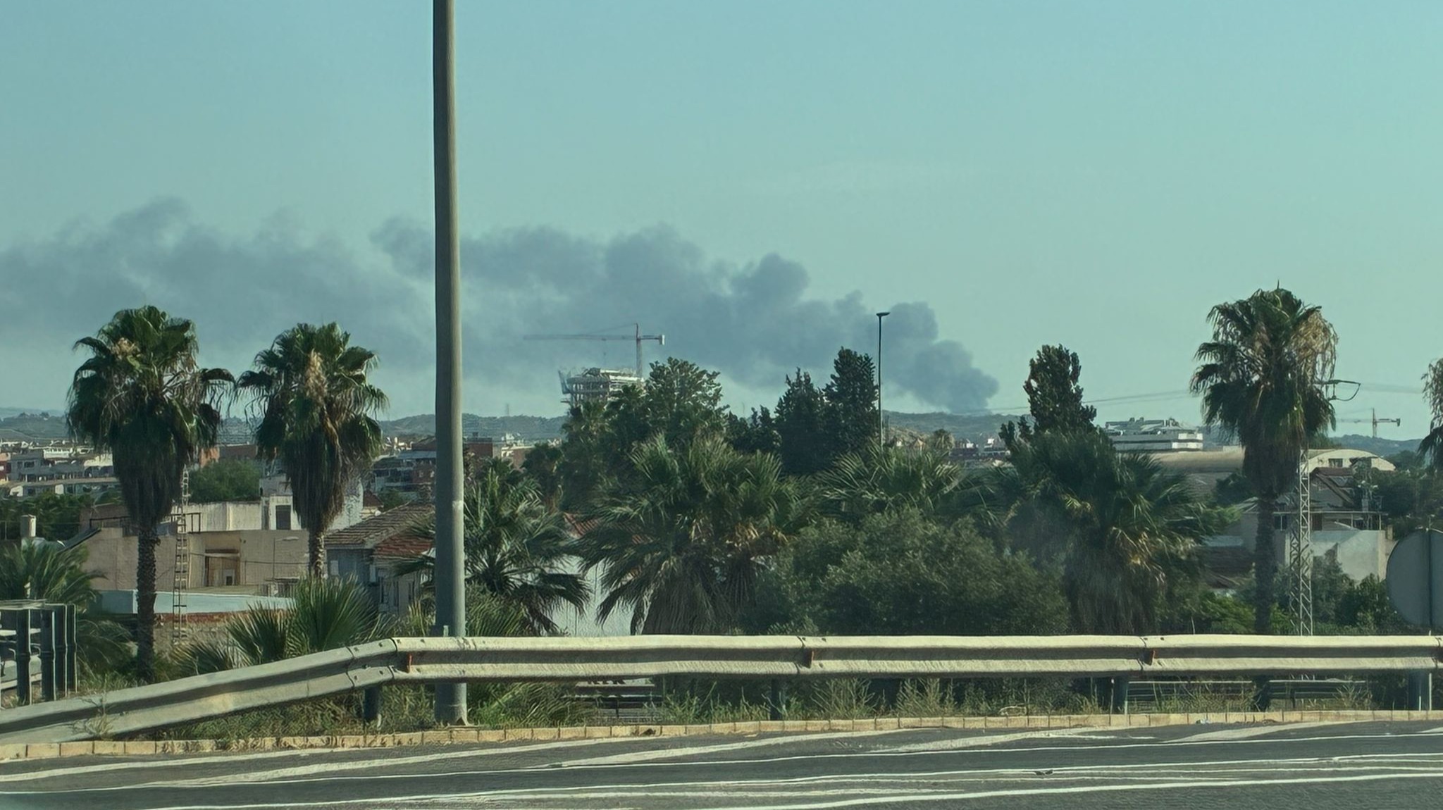 Incendio en una nave de reciclaje de plásticos en el polígono de Fortuna