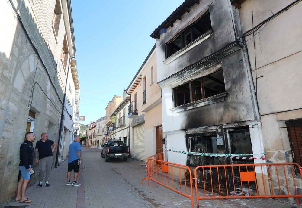 Cinco trasladados al Clínico en un incendio en Dueñas