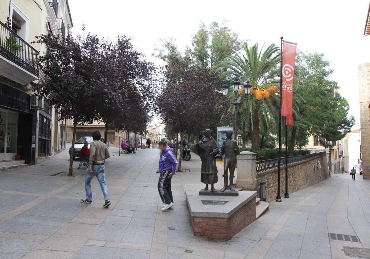 La Policía interviene en una pelea con un arpón de pesca en la plaza de la Concepción de Cáceres