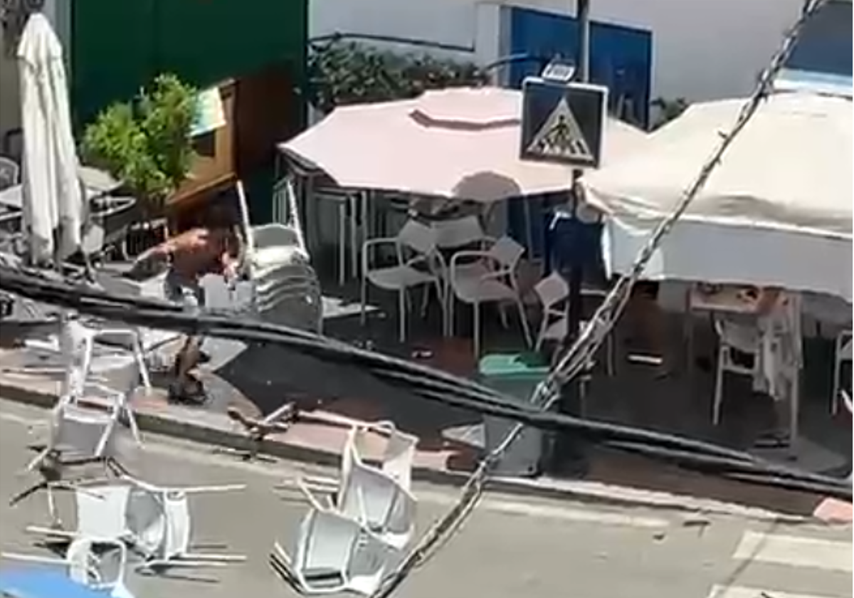 Investigan altercado en kiosco de Benamargosa: lanzan sillas y mesas de la terraza