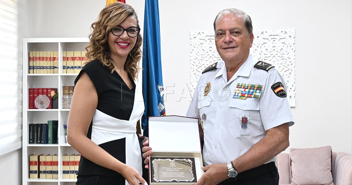 La Delegada del Gobierno de Melilla despide al Jefe Superior de Policía por su jubilación