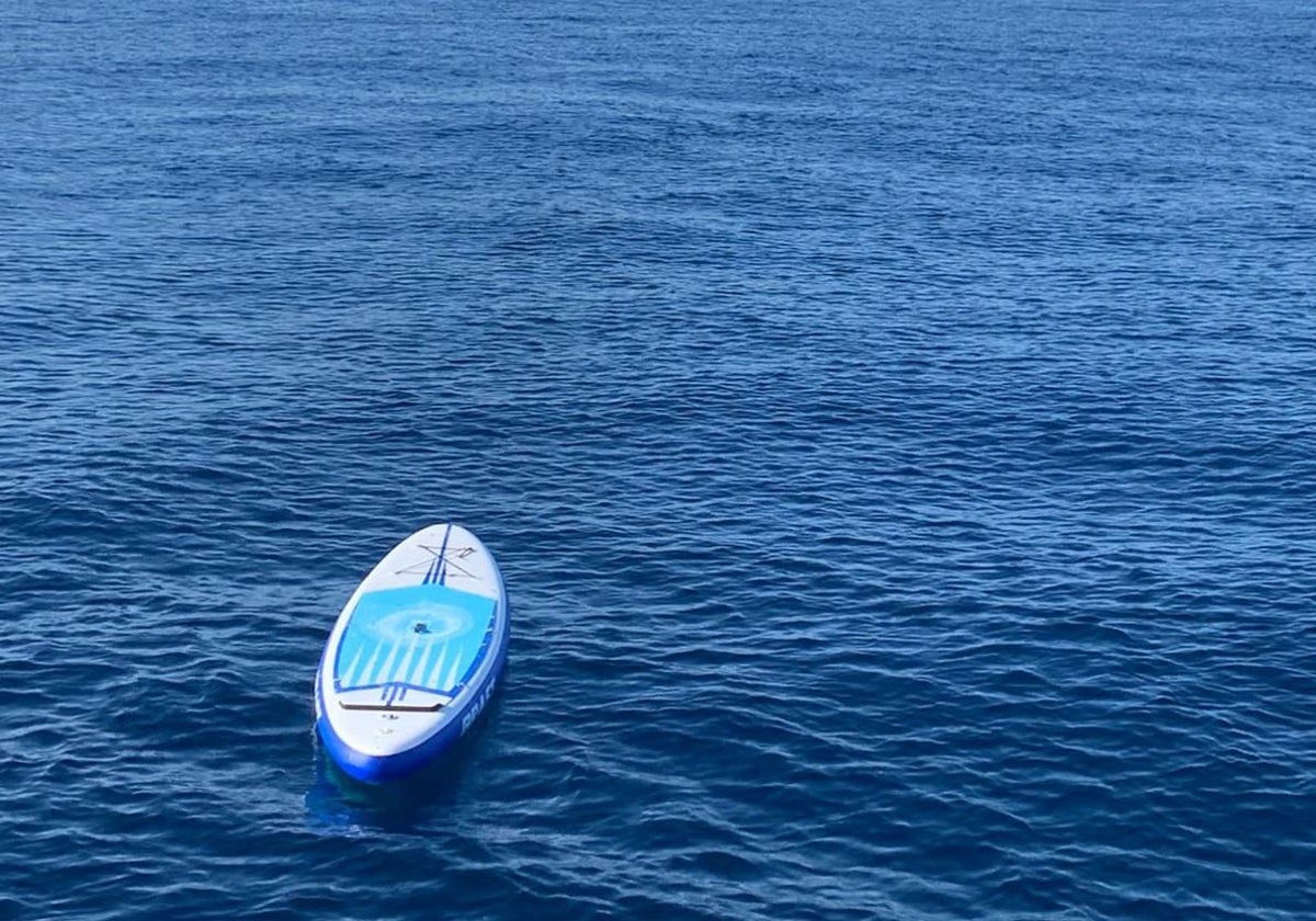 Rescatadas dos jóvenes a la deriva en la playa de La Misericordia tras perder su tabla de pádel surf