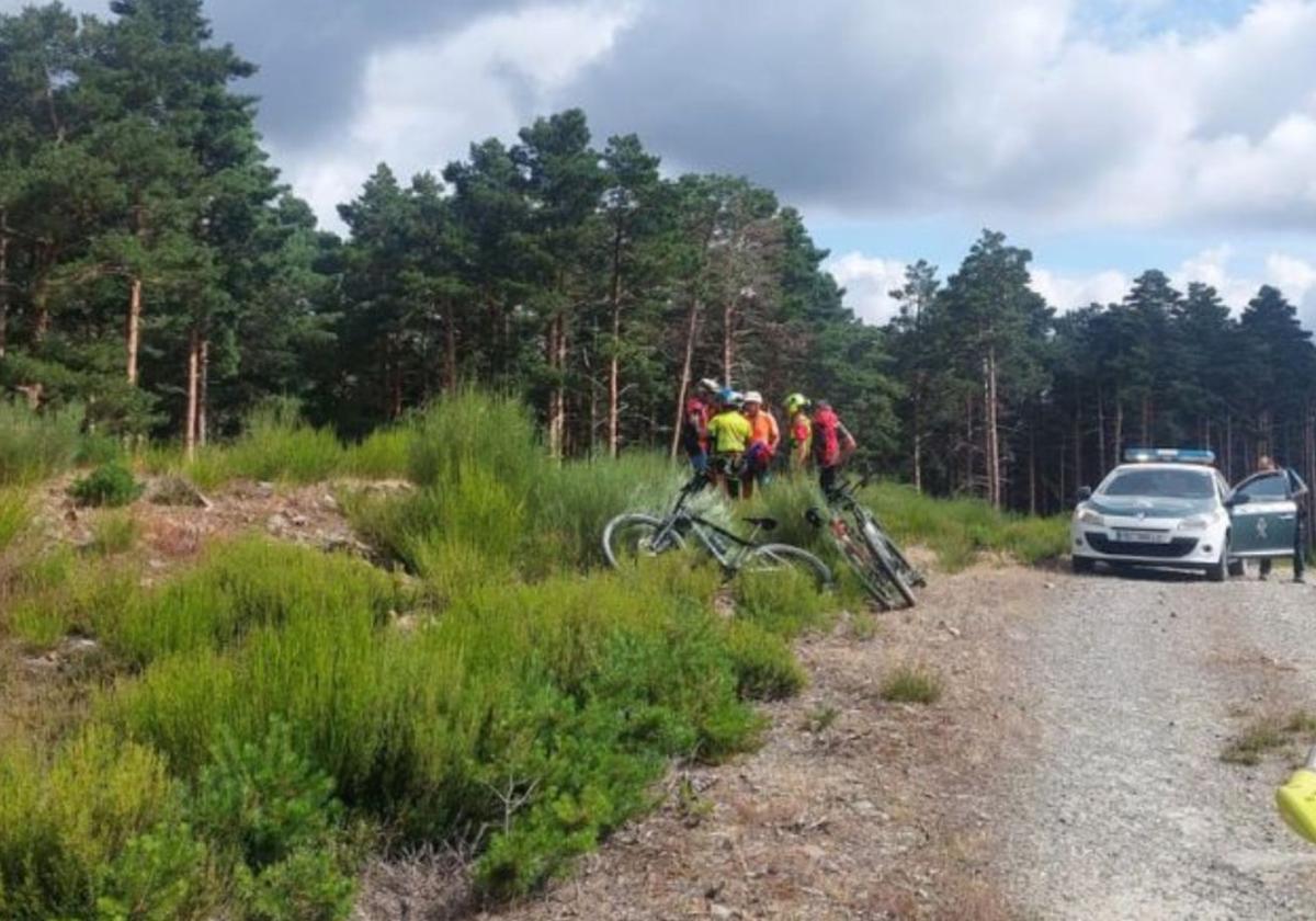 Rescatan a un ciclista tras quedar inconsciente por una caída en una zona de difícil acceso en Burgos