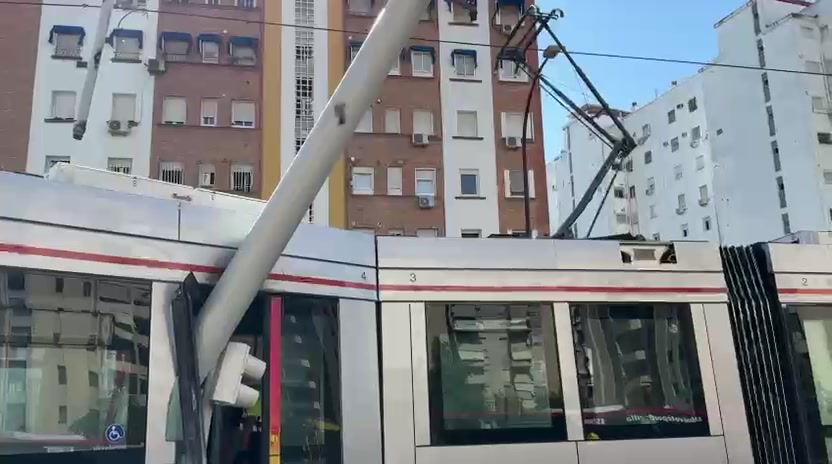 Tranvía del Metrocentro descarrila en Sevilla por posible error humano
