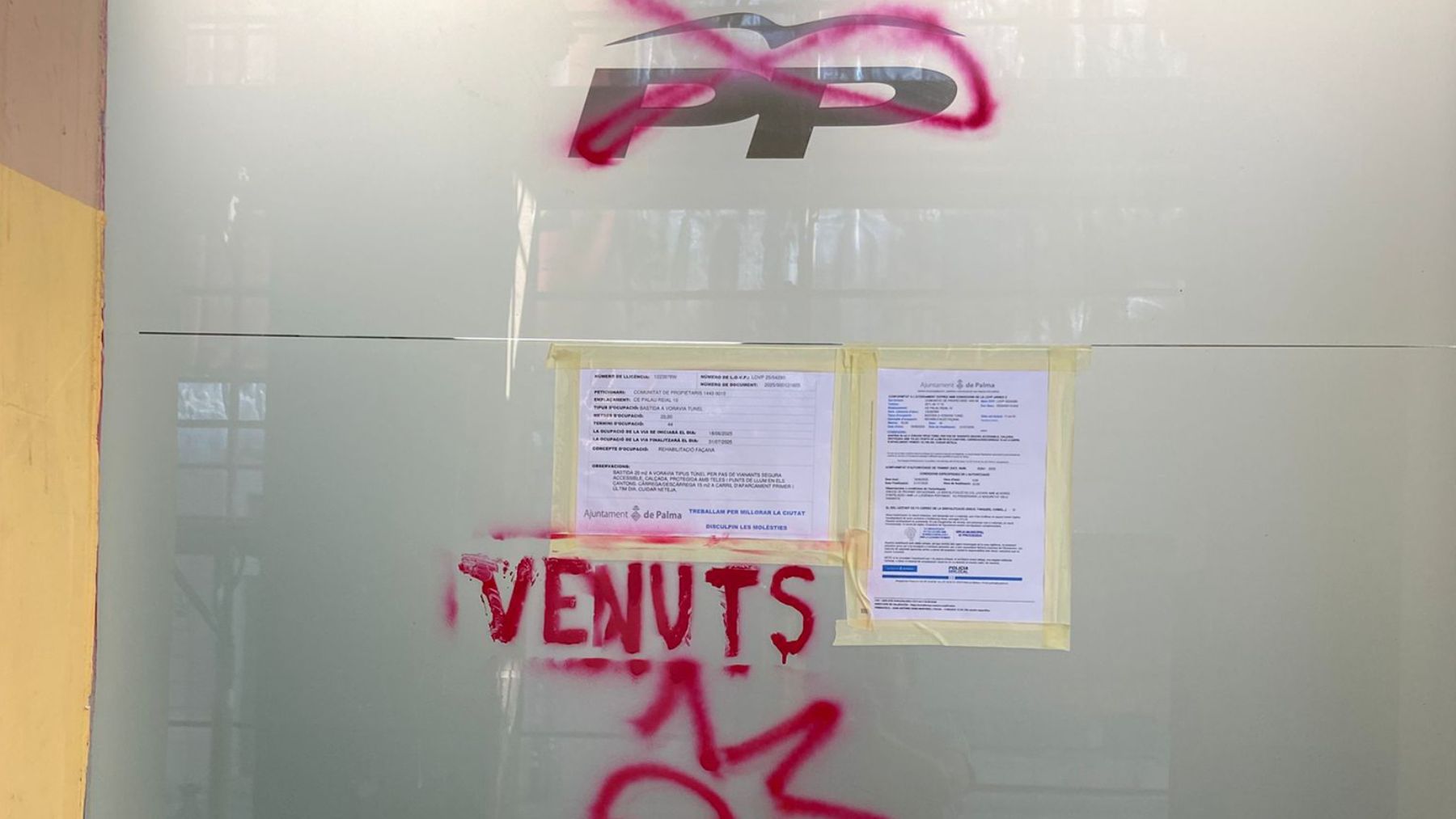 La sede del PP, nueva víctima de la oleada del vandalismo de los radicales en Mallorca