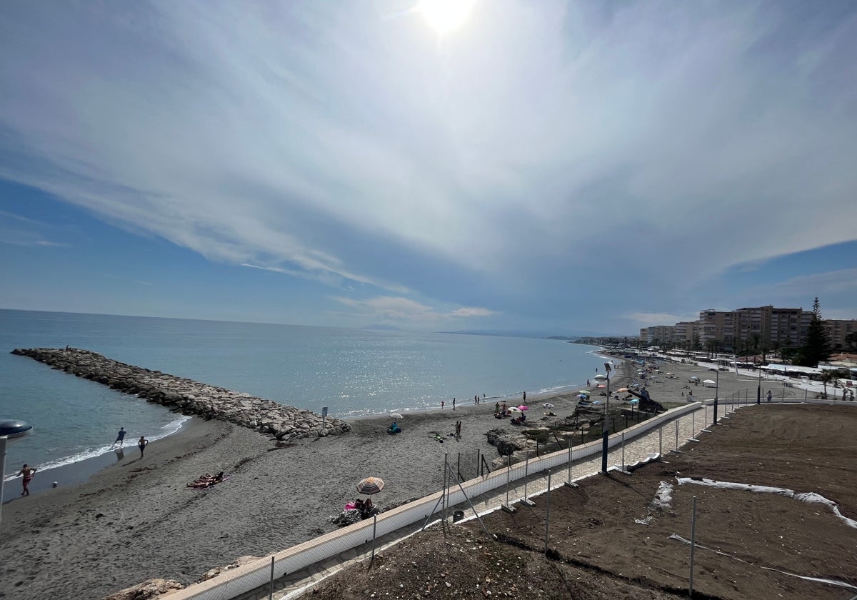 Vecino de Torrox cae desde sexta planta en la Costa de Málaga y queda grave, pero estable