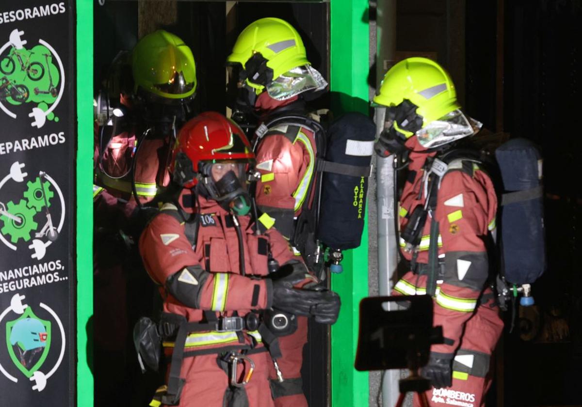 Intoxicada por humo una mujer tras un incendio en su casa de Salamanca