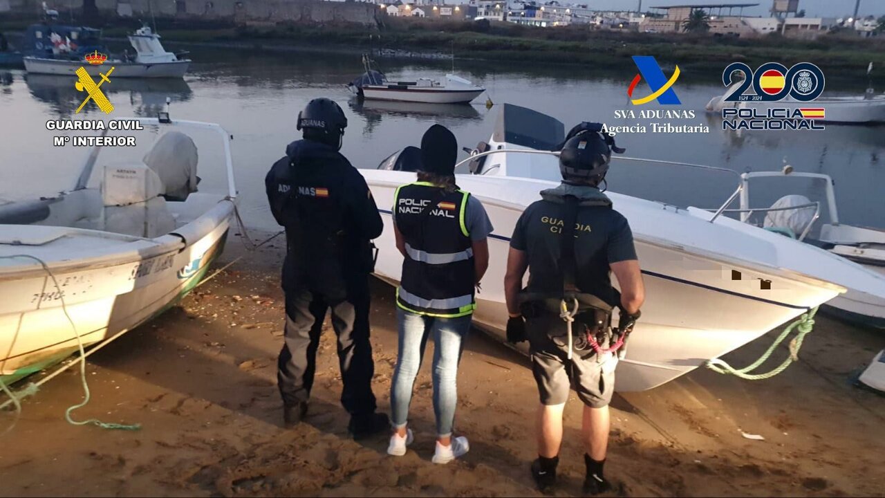 Pillan más de 1.600 kg de hachís en dos embarcaciones del Río Guadiana