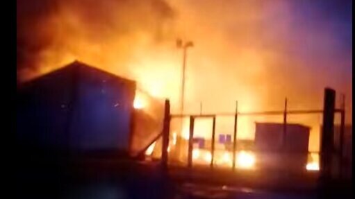 Vídeo: Alosno sufre un incendio en la fábrica de cartuchos