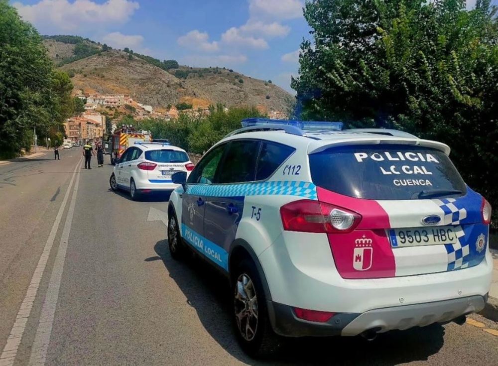 Los bomberos apagan un pequeño incendio en una vivienda