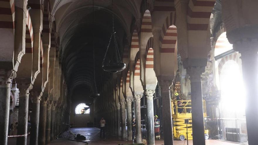 Activado el Plan Nacional de Emergencia en Patrimonio Cultural tras incendio en la Mezquita-Catedral de Córdoba, asegura el Ministerio de Cultura.