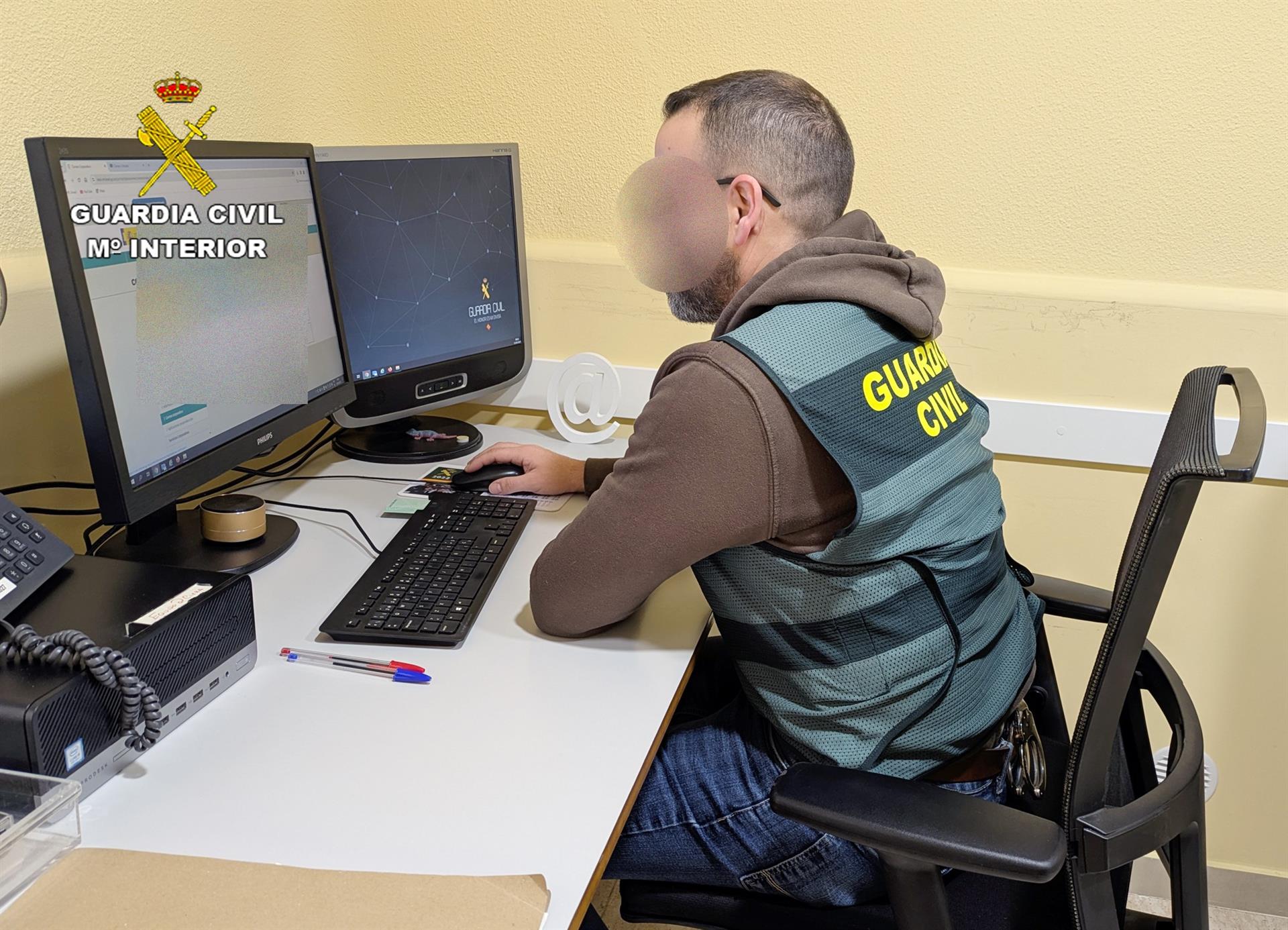 Detenido en Abarán por suplantar a su vecino de 80 años para comprar dos móviles