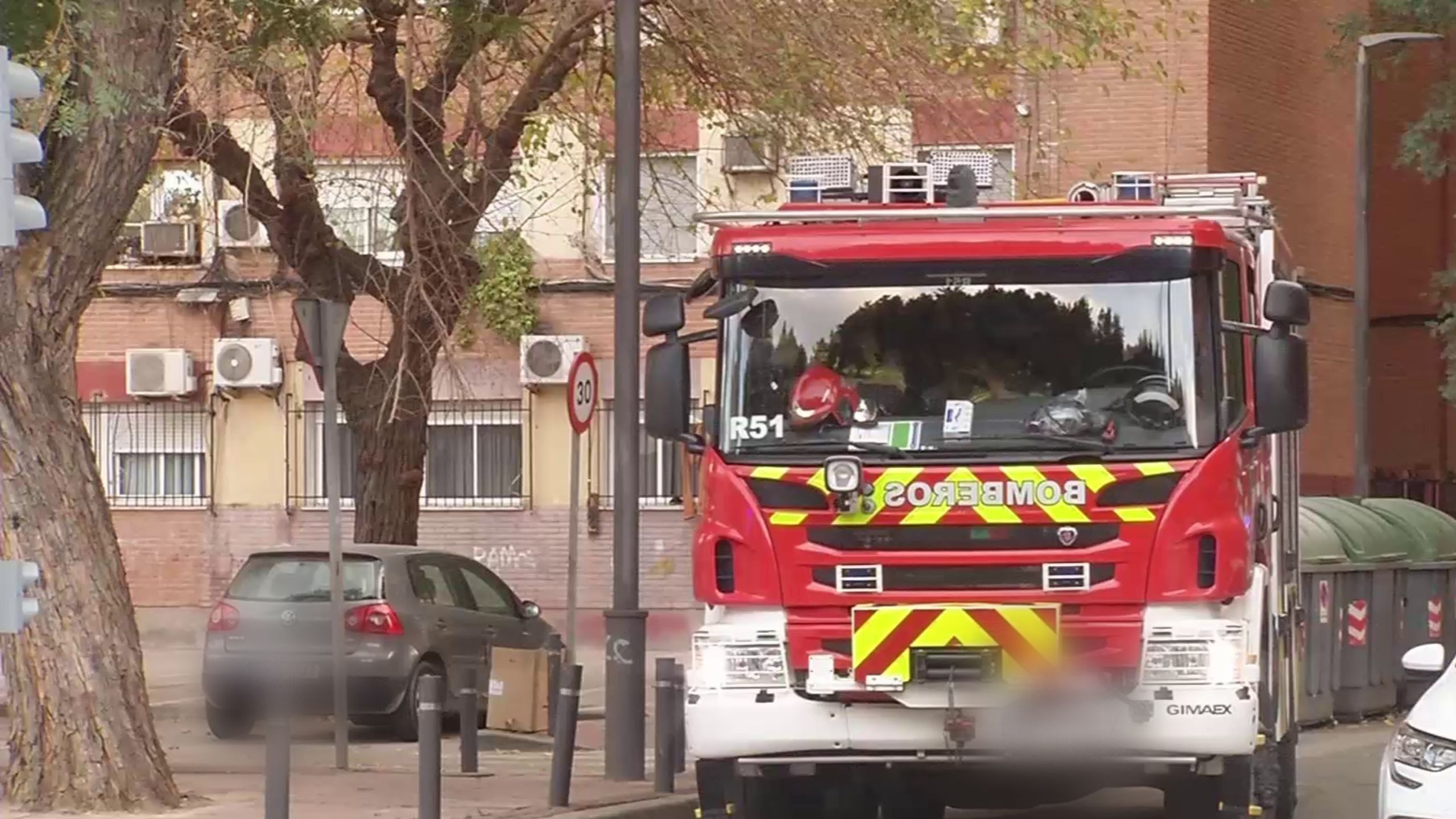 Bomberos sofocan un incendio en la cocina de una vivienda en La Alberca