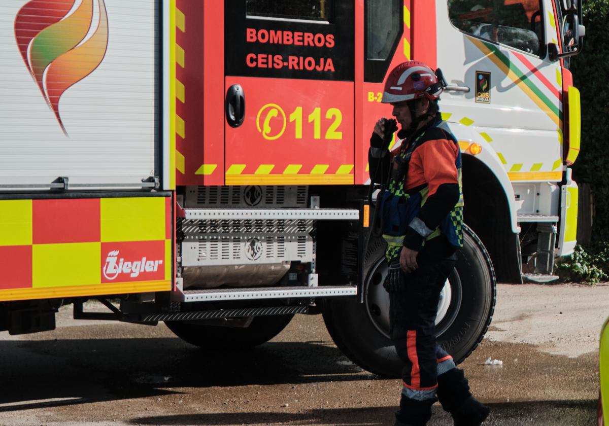 Bomberos del CEIS-Rioja sofocan incendio agrario en Badarán sin causar daños personales