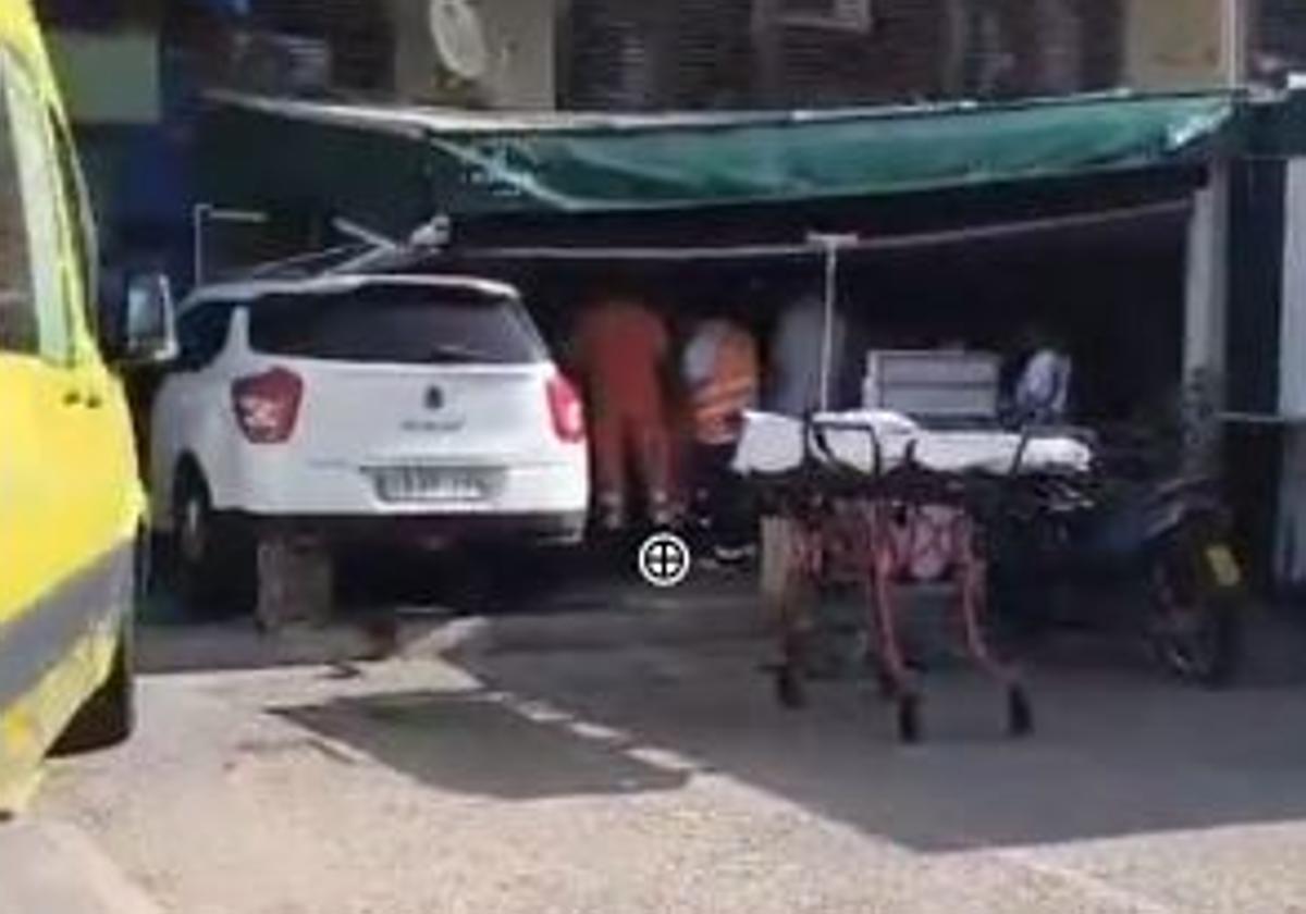 Un coche se empotra contra la terraza de un bar en Rincón de la Victoria: hay heridos