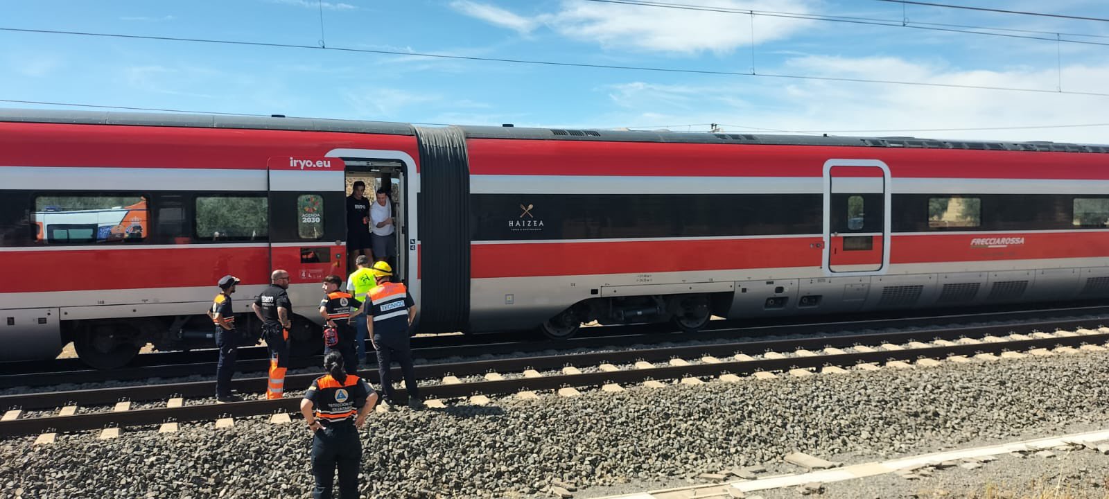 Cuatro personas atendidas tras incendio en tren de alta velocidad en Argamasilla de Calatrava