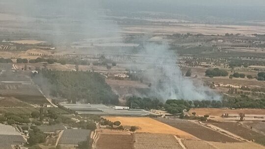 Declarado un incendio en Bonares: Plan Infoca tiene que activar medios terrestres y aéreos