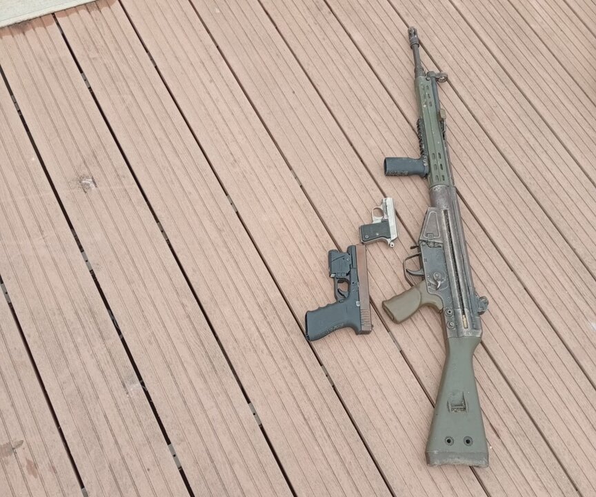 Armas incautadas y tres detenidos en un nuevo golpe contra el crimen organizado frente a El Rompido