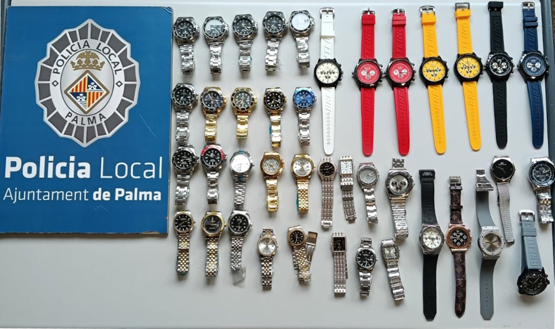 Desarticulan red de venta ilegal de relojes de lujo en la Playa de Palma