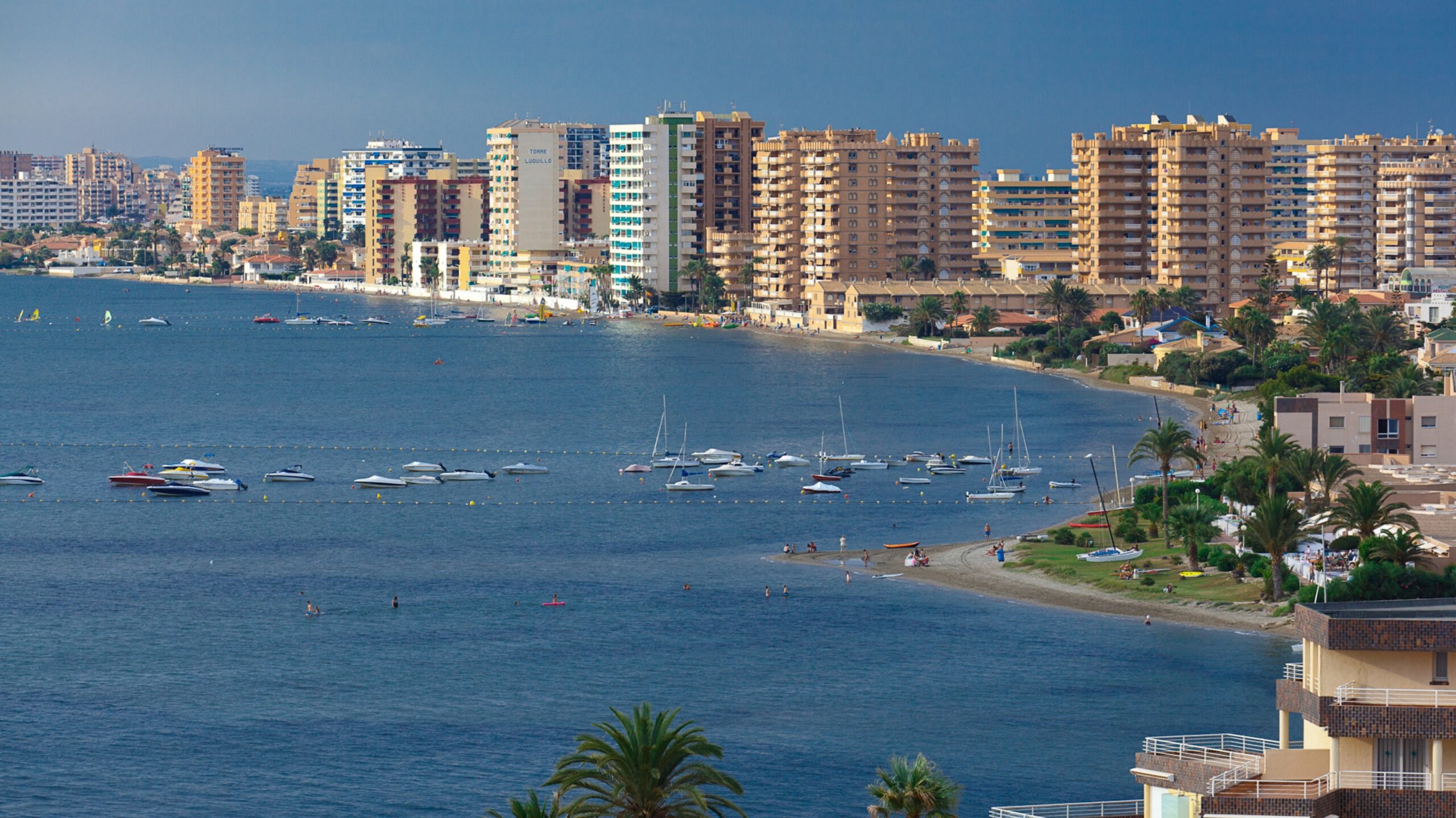 Operativo especial para vigilar una fiesta en el Mar Menor junto a la Isla del Ciervo